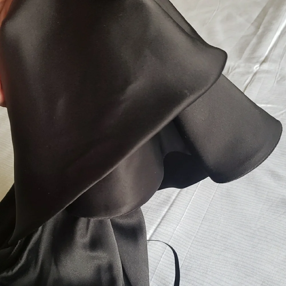 St. John Elegant Black SANTANA One-Shoulder Dress.SZ 6. - Picture 9 of 10